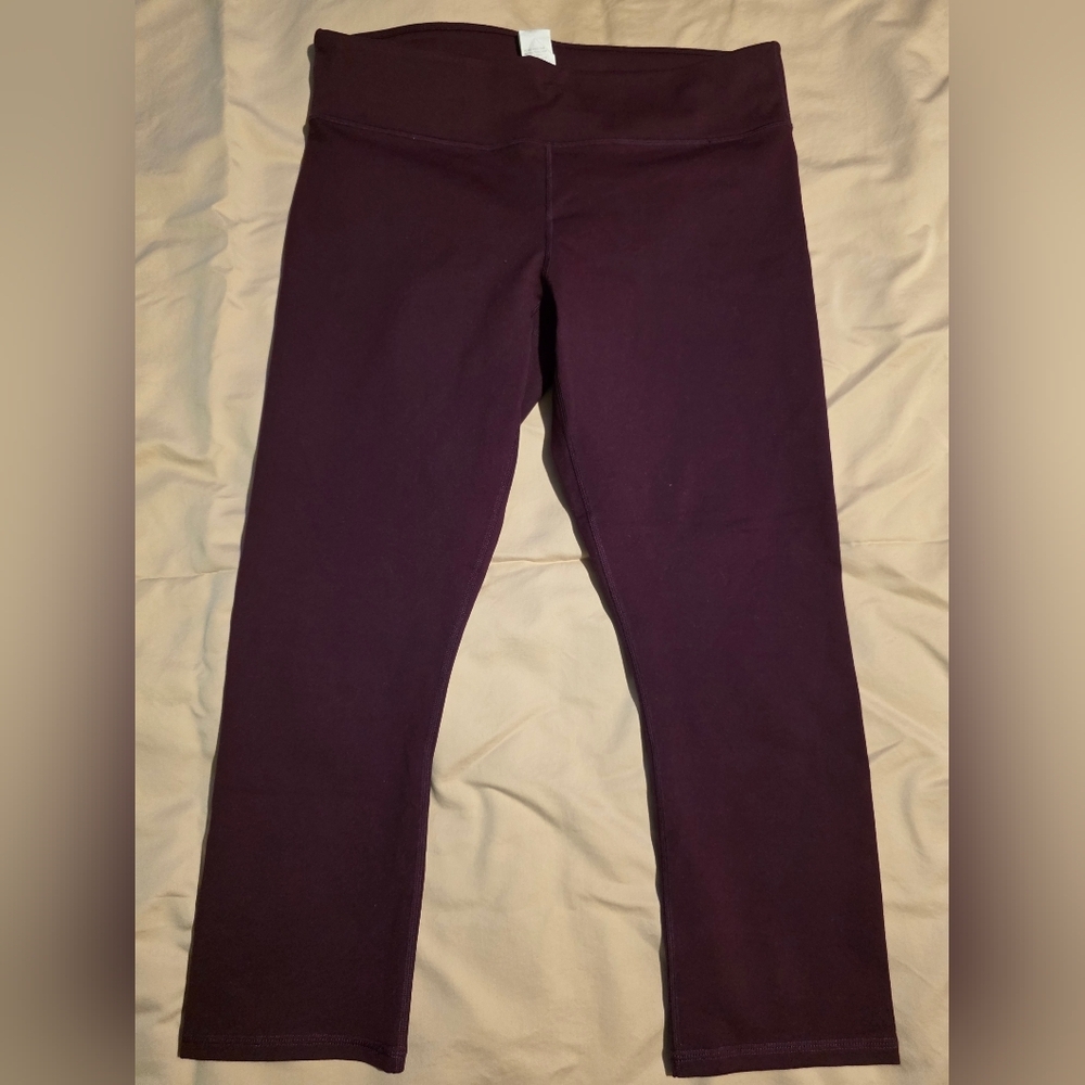 Fabletics Women's Maroon Capri Leggings M